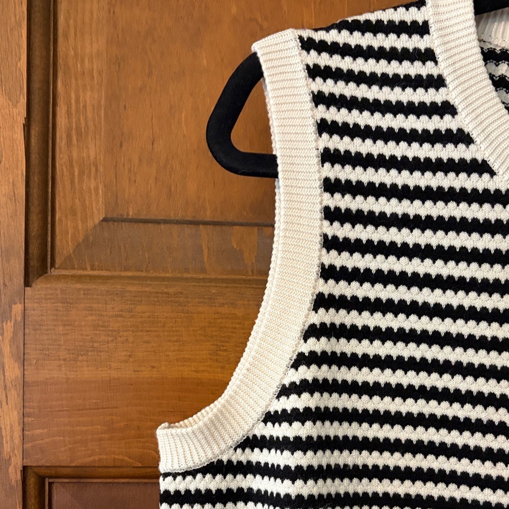 Adrianna Papell Black and Cream Knit Top/Vest - Picture 4 of 7